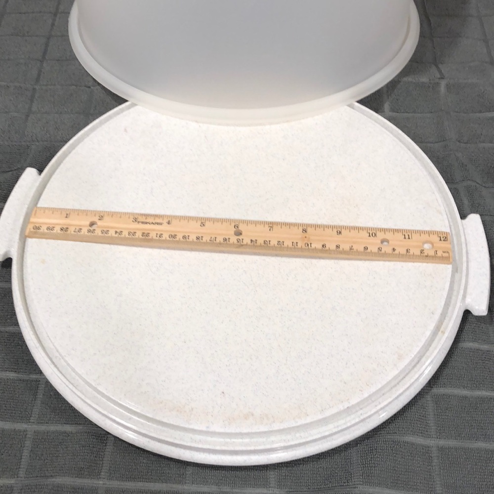 Tupperware cake taker - Picture 2 of 3
